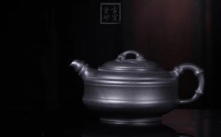 《雙線(xiàn)竹鼓》宜興紫砂壺工藝美術(shù)師手工茶壺茶具石黃泥雙線(xiàn)竹鼓